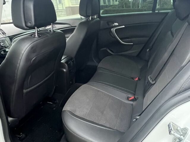 Белый Опель Инсигния, объемом двигателя 2 л и пробегом 324 тыс. км за 7000 $, фото 12 на Automoto.ua