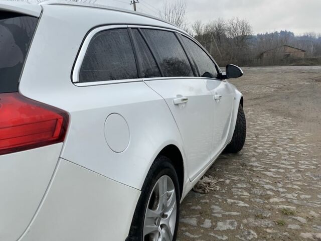 Белый Опель Инсигния, объемом двигателя 2 л и пробегом 222 тыс. км за 8200 $, фото 6 на Automoto.ua