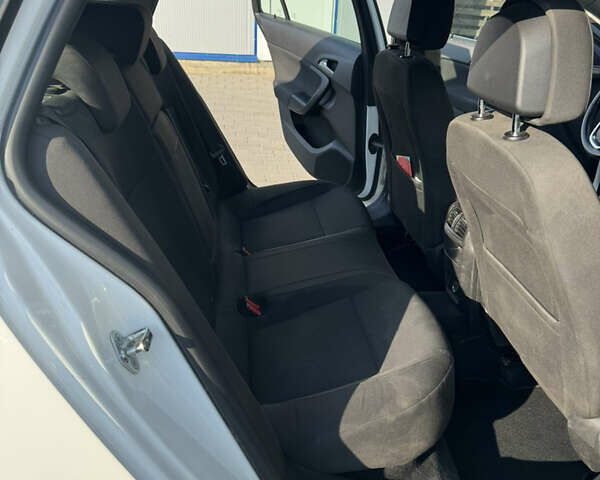 Белый Опель Инсигния, объемом двигателя 2 л и пробегом 266 тыс. км за 7350 $, фото 15 на Automoto.ua