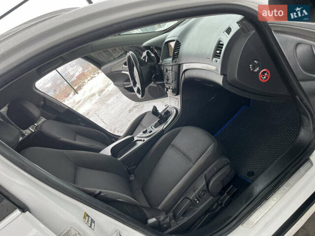 Белый Опель Инсигния, объемом двигателя 1.96 л и пробегом 235 тыс. км за 6450 $, фото 12 на Automoto.ua