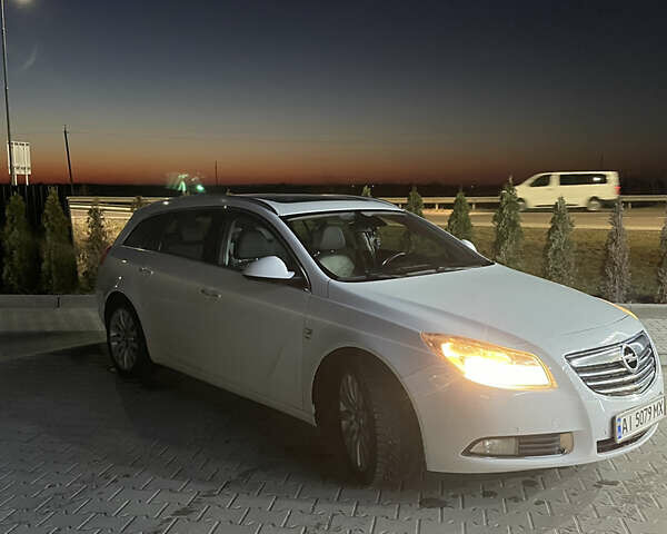 Білий Опель Інсігнія, об'ємом двигуна 1.96 л та пробігом 300 тис. км за 8000 $, фото 40 на Automoto.ua