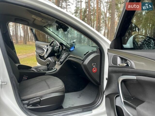 Білий Опель Інсігнія, об'ємом двигуна 2.8 л та пробігом 265 тис. км за 6500 $, фото 28 на Automoto.ua