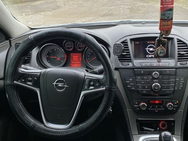 Белый Опель Инсигния, объемом двигателя 2 л и пробегом 222 тыс. км за 8200 $, фото 7 на Automoto.ua