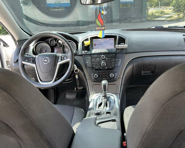 Білий Опель Інсігнія, об'ємом двигуна 1.96 л та пробігом 235 тис. км за 8700 $, фото 24 на Automoto.ua