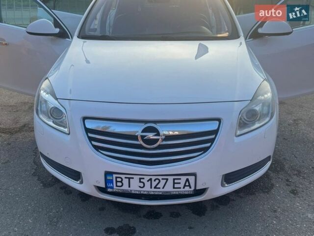 Белый Опель Инсигния, объемом двигателя 1.96 л и пробегом 290 тыс. км за 7999 $, фото 1 на Automoto.ua