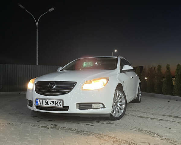 Білий Опель Інсігнія, об'ємом двигуна 1.96 л та пробігом 300 тис. км за 8000 $, фото 45 на Automoto.ua