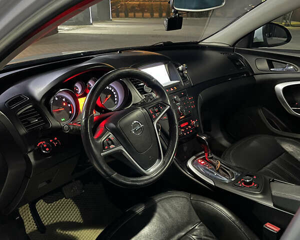 Білий Опель Інсігнія, об'ємом двигуна 1.96 л та пробігом 300 тис. км за 8000 $, фото 47 на Automoto.ua