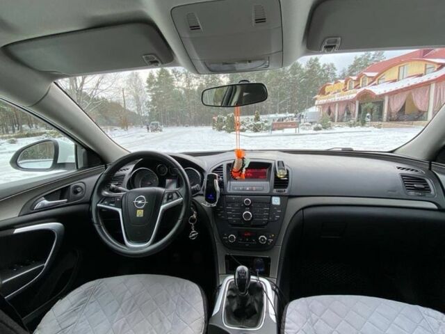 Белый Опель Инсигния, объемом двигателя 2 л и пробегом 310 тыс. км за 6800 $, фото 1 на Automoto.ua