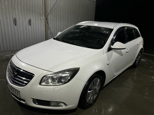 Белый Опель Инсигния, объемом двигателя 2 л и пробегом 325 тыс. км за 6599 $, фото 9 на Automoto.ua