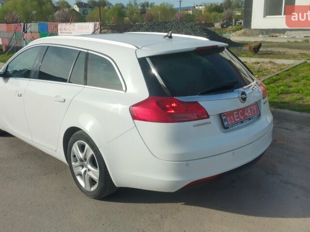 Білий Опель Інсігнія, об'ємом двигуна 2 л та пробігом 302 тис. км за 8000 $, фото 4 на Automoto.ua