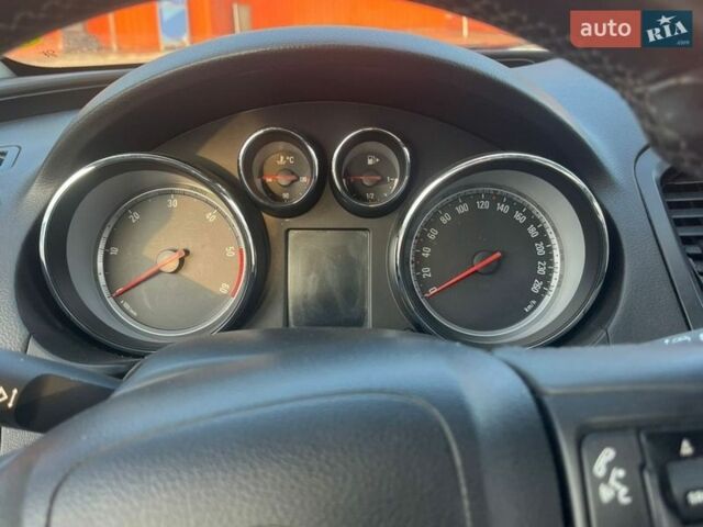 Белый Опель Инсигния, объемом двигателя 1.96 л и пробегом 290 тыс. км за 7999 $, фото 8 на Automoto.ua