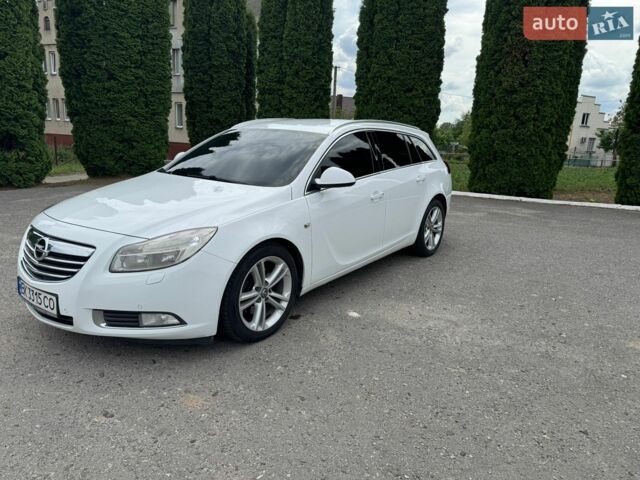 Белый Опель Инсигния, объемом двигателя 2 л и пробегом 271 тыс. км за 6500 $, фото 1 на Automoto.ua