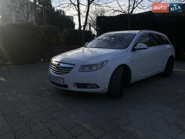 Белый Опель Инсигния, объемом двигателя 1.96 л и пробегом 348 тыс. км за 5900 $, фото 1 на Automoto.ua