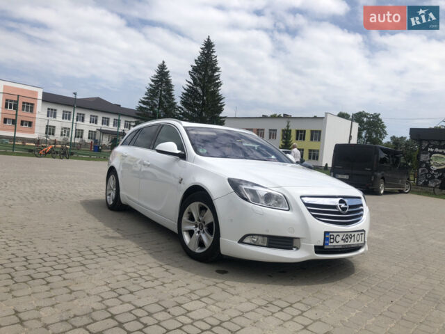 Білий Опель Інсігнія, об'ємом двигуна 1.96 л та пробігом 267 тис. км за 9800 $, фото 1 на Automoto.ua