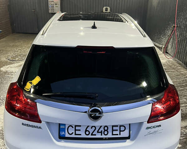 Белый Опель Инсигния, объемом двигателя 2 л и пробегом 263 тыс. км за 7599 $, фото 2 на Automoto.ua