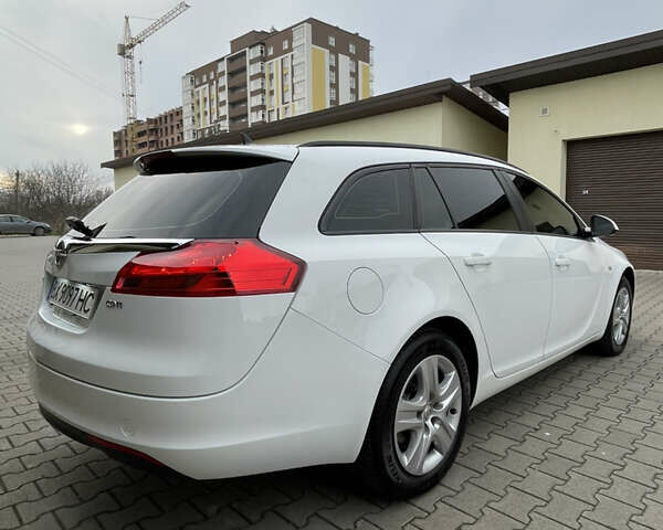 Белый Опель Инсигния, объемом двигателя 1.96 л и пробегом 260 тыс. км за 7700 $, фото 5 на Automoto.ua