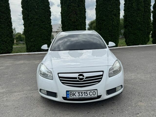 Белый Опель Инсигния, объемом двигателя 2 л и пробегом 271 тыс. км за 6500 $, фото 9 на Automoto.ua