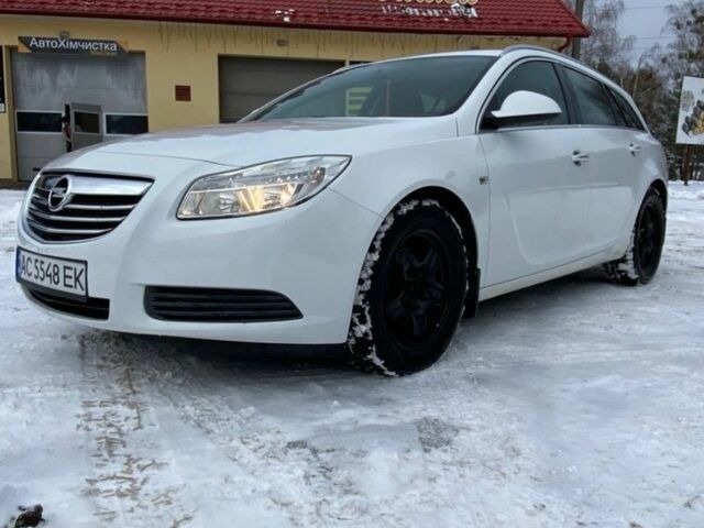 Белый Опель Инсигния, объемом двигателя 2 л и пробегом 310 тыс. км за 6800 $, фото 4 на Automoto.ua