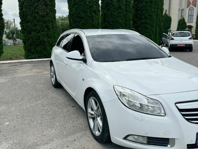 Белый Опель Инсигния, объемом двигателя 2 л и пробегом 271 тыс. км за 6500 $, фото 3 на Automoto.ua