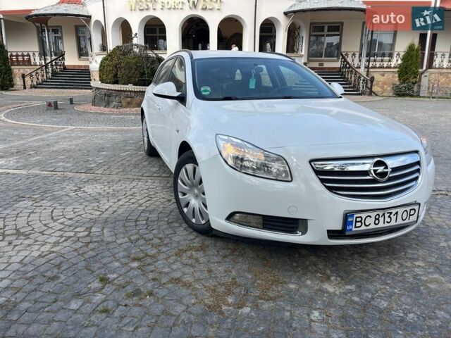 Белый Опель Инсигния, объемом двигателя 2 л и пробегом 236 тыс. км за 7200 $, фото 2 на Automoto.ua