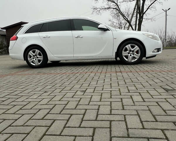 Белый Опель Инсигния, объемом двигателя 1.96 л и пробегом 324 тыс. км за 7100 $, фото 3 на Automoto.ua