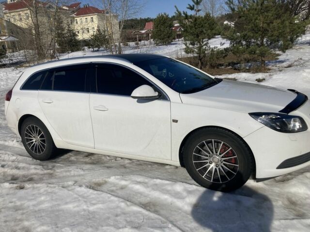 Белый Опель Инсигния, объемом двигателя 2.8 л и пробегом 260 тыс. км за 7000 $, фото 1 на Automoto.ua