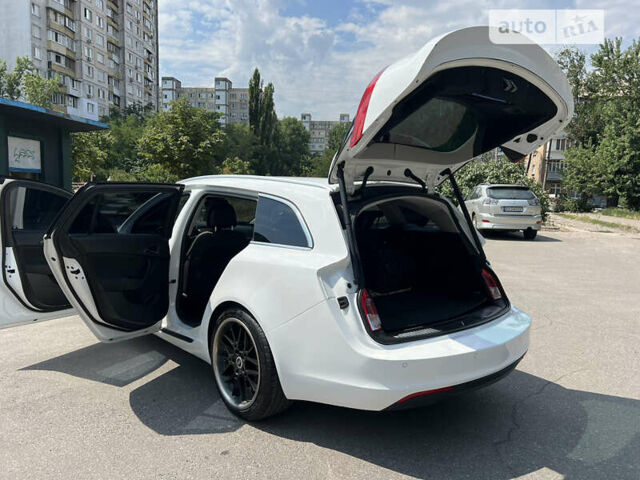 Білий Опель Інсігнія, об'ємом двигуна 1.96 л та пробігом 235 тис. км за 8700 $, фото 21 на Automoto.ua