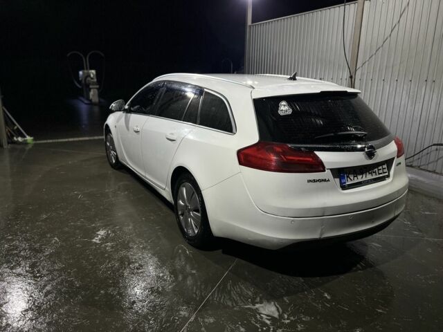 Белый Опель Инсигния, объемом двигателя 2 л и пробегом 325 тыс. км за 6599 $, фото 5 на Automoto.ua