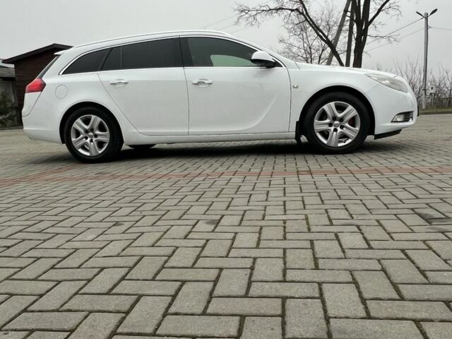Белый Опель Инсигния, объемом двигателя 2 л и пробегом 324 тыс. км за 7000 $, фото 5 на Automoto.ua