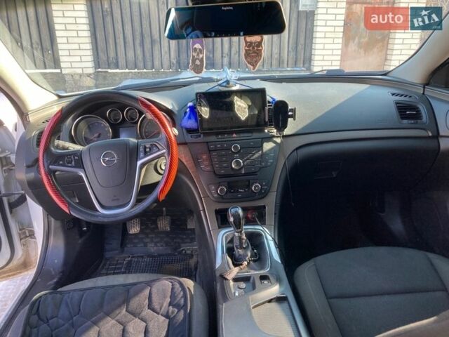 Білий Опель Інсігнія, об'ємом двигуна 2.8 л та пробігом 260 тис. км за 7000 $, фото 6 на Automoto.ua