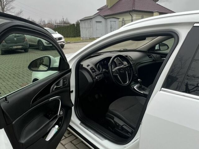 Белый Опель Инсигния, объемом двигателя 2 л и пробегом 324 тыс. км за 7000 $, фото 10 на Automoto.ua