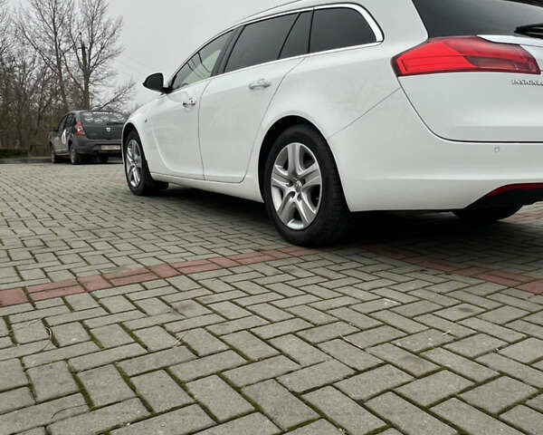 Белый Опель Инсигния, объемом двигателя 1.96 л и пробегом 323 тыс. км за 7300 $, фото 6 на Automoto.ua