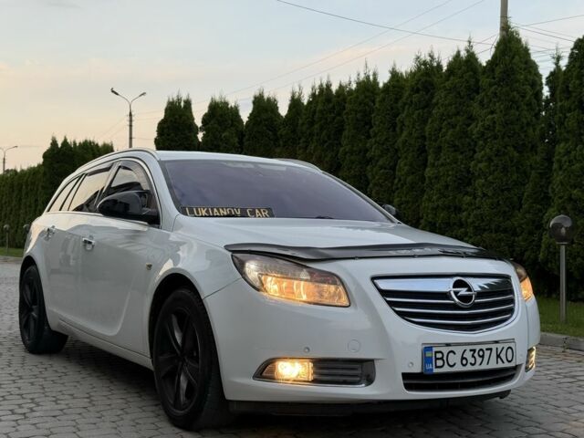 Белый Опель Инсигния, объемом двигателя 2 л и пробегом 294 тыс. км за 6499 $, фото 3 на Automoto.ua