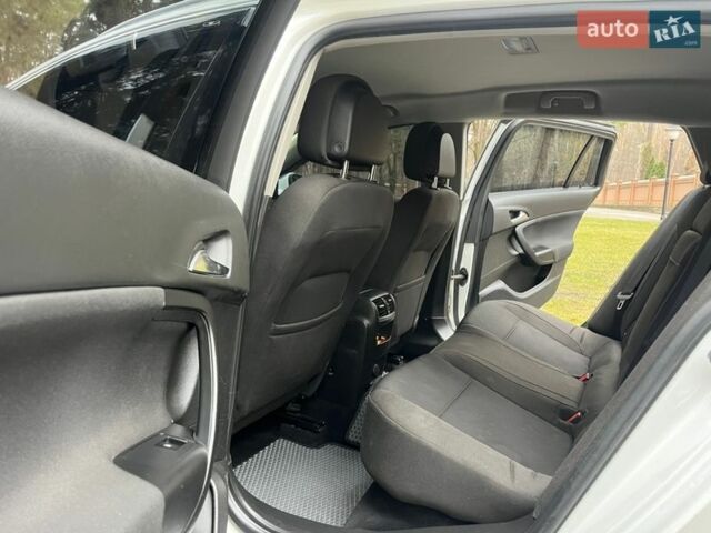 Білий Опель Інсігнія, об'ємом двигуна 2.8 л та пробігом 265 тис. км за 6500 $, фото 32 на Automoto.ua