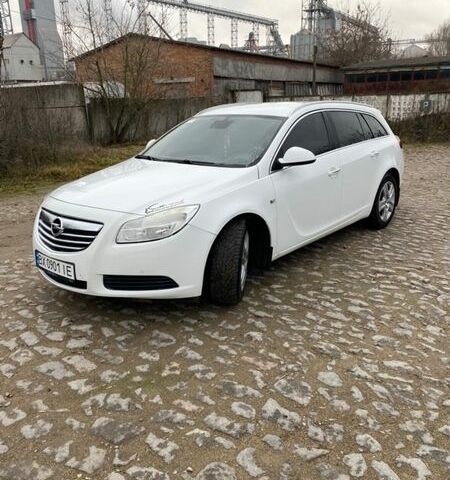 Белый Опель Инсигния, объемом двигателя 1.96 л и пробегом 230 тыс. км за 7500 $, фото 1 на Automoto.ua