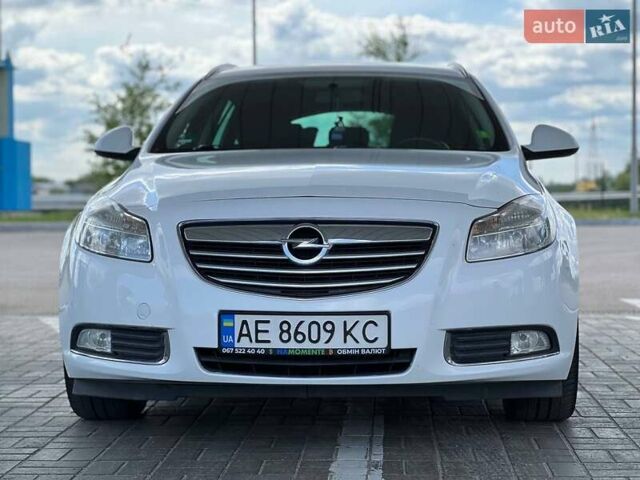 Білий Опель Інсігнія, об'ємом двигуна 2 л та пробігом 290 тис. км за 7900 $, фото 2 на Automoto.ua