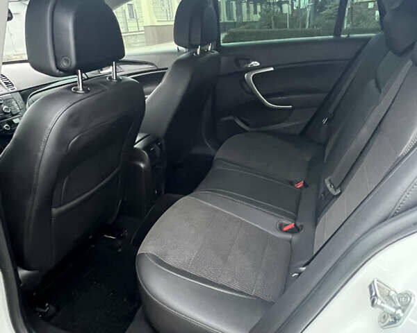 Белый Опель Инсигния, объемом двигателя 1.96 л и пробегом 324 тыс. км за 7100 $, фото 12 на Automoto.ua