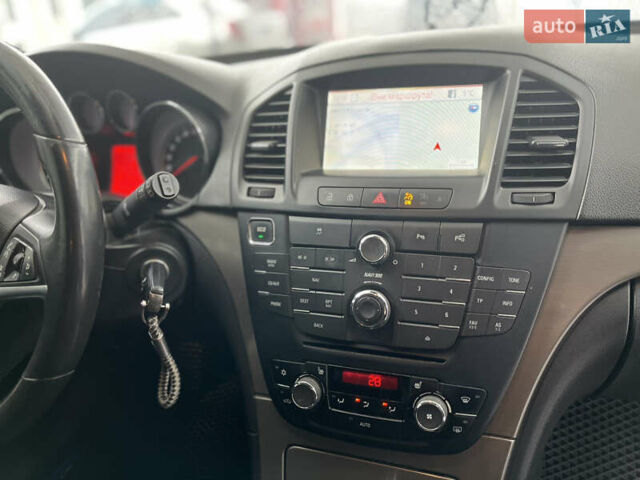 Белый Опель Инсигния, объемом двигателя 1.96 л и пробегом 235 тыс. км за 6450 $, фото 9 на Automoto.ua