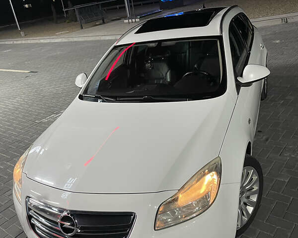 Білий Опель Інсігнія, об'ємом двигуна 1.96 л та пробігом 300 тис. км за 8000 $, фото 2 на Automoto.ua