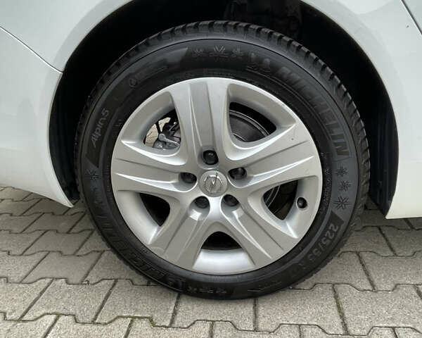 Белый Опель Инсигния, объемом двигателя 1.96 л и пробегом 260 тыс. км за 7700 $, фото 15 на Automoto.ua