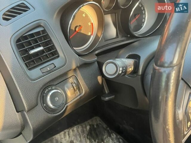 Белый Опель Инсигния, объемом двигателя 1.96 л и пробегом 290 тыс. км за 7999 $, фото 12 на Automoto.ua