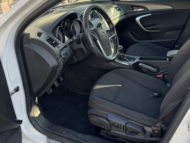 Білий Опель Інсігнія, об'ємом двигуна 2 л та пробігом 272 тис. км за 6900 $, фото 3 на Automoto.ua