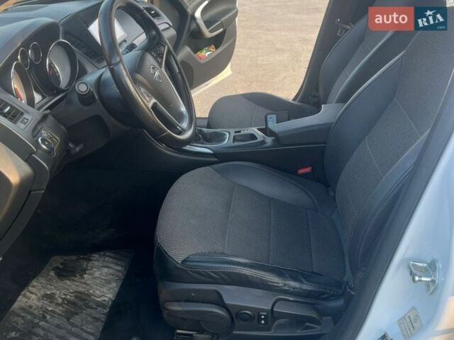 Белый Опель Инсигния, объемом двигателя 1.96 л и пробегом 290 тыс. км за 7999 $, фото 7 на Automoto.ua