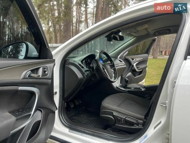 Білий Опель Інсігнія, об'ємом двигуна 2.8 л та пробігом 265 тис. км за 6500 $, фото 25 на Automoto.ua