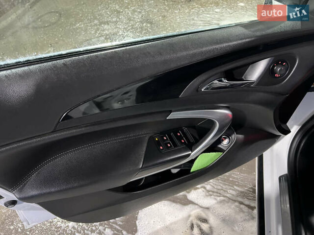 Белый Опель Инсигния, объемом двигателя 2 л и пробегом 263 тыс. км за 7599 $, фото 13 на Automoto.ua