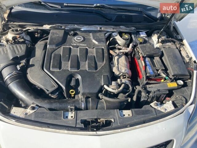 Білий Опель Інсігнія, об'ємом двигуна 2.8 л та пробігом 260 тис. км за 7000 $, фото 7 на Automoto.ua