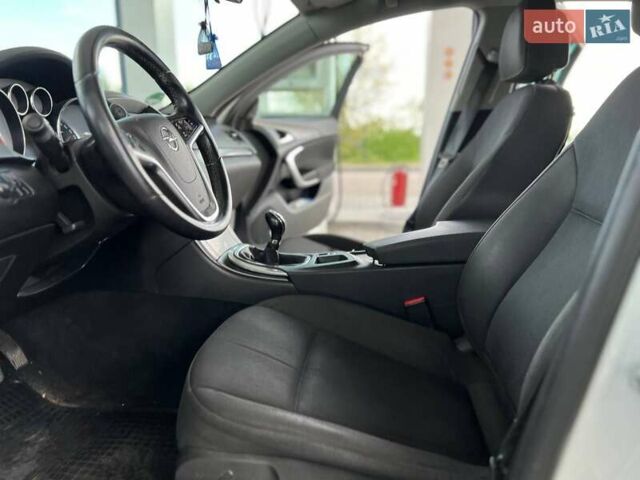 Білий Опель Інсігнія, об'ємом двигуна 2 л та пробігом 290 тис. км за 7900 $, фото 13 на Automoto.ua