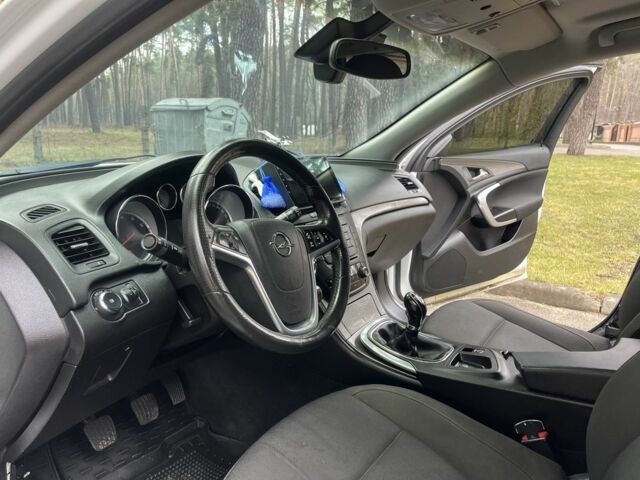 Белый Опель Инсигния, объемом двигателя 2.8 л и пробегом 265 тыс. км за 6500 $, фото 19 на Automoto.ua