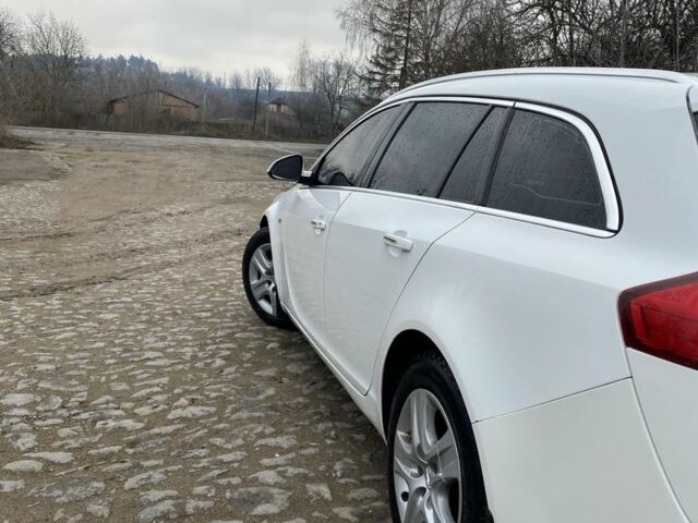 Белый Опель Инсигния, объемом двигателя 2 л и пробегом 222 тыс. км за 8200 $, фото 5 на Automoto.ua