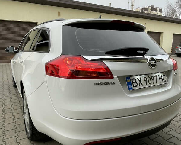 Белый Опель Инсигния, объемом двигателя 1.96 л и пробегом 260 тыс. км за 7700 $, фото 7 на Automoto.ua